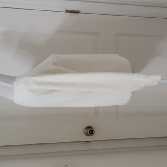 Banana Republic Size XS Ivory Long Sleeve Short (not Crop) Super Soft Sweater - Picture 5 of 11